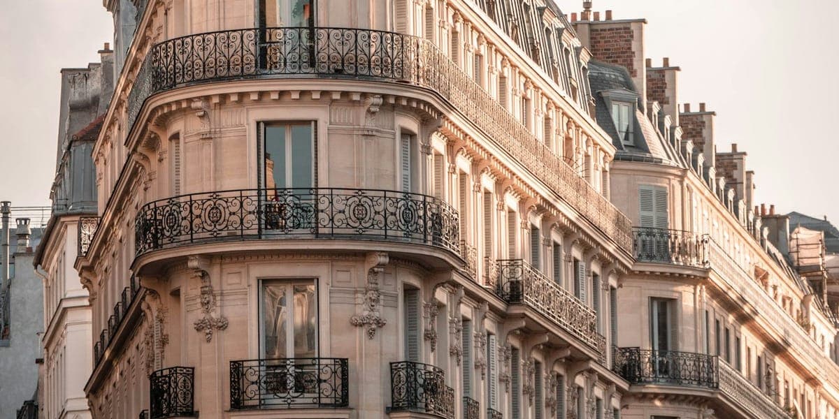 Façade d'un immeuble de rapport entièrement réhabilitée